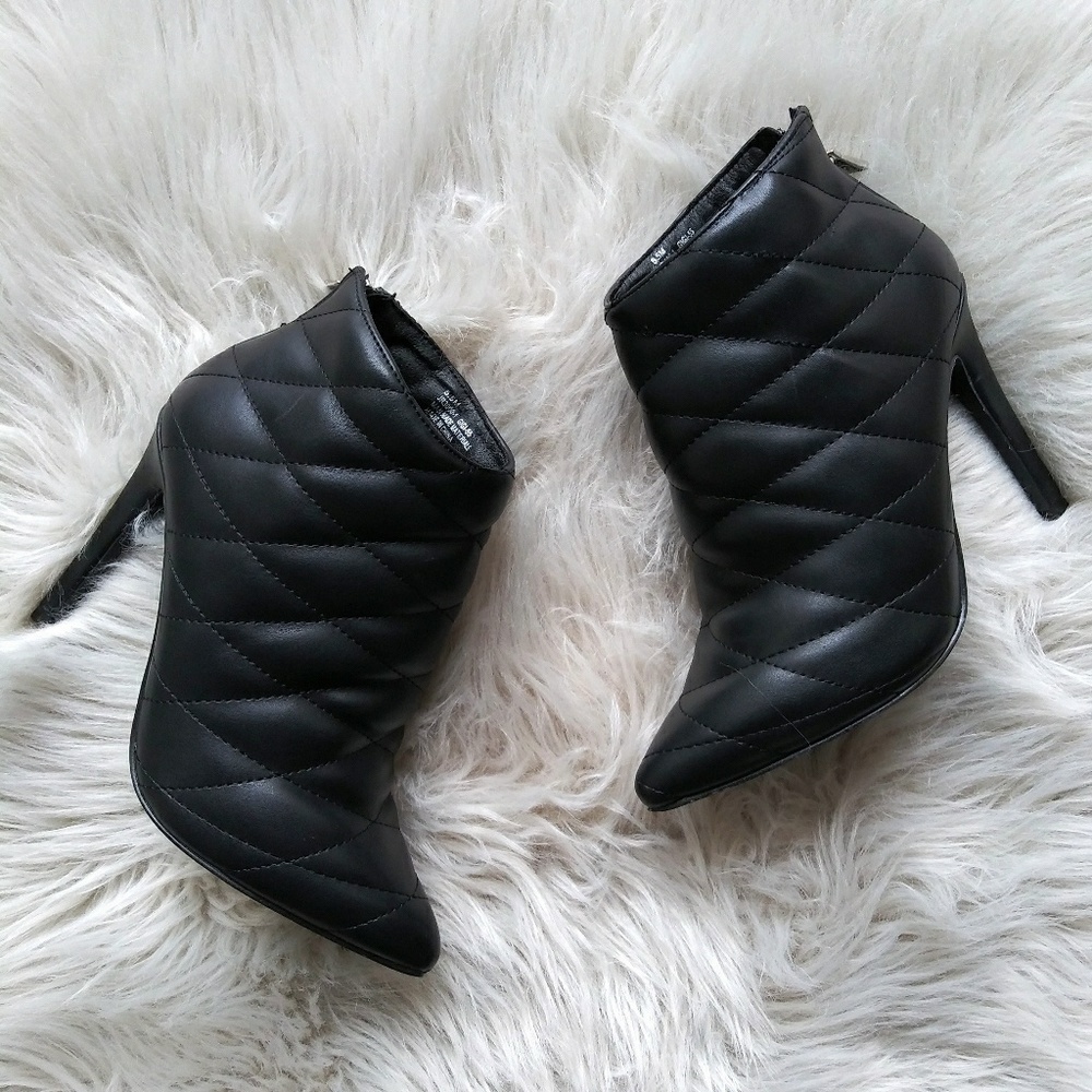 NWOB quilted booties